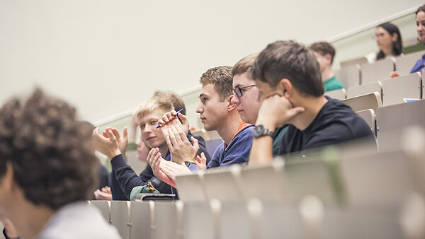 Studierende in einem Hörsaal