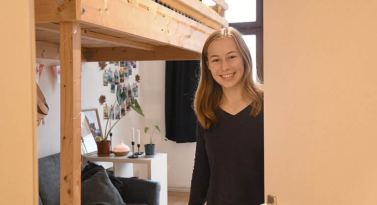 Malin öffnet die Tür