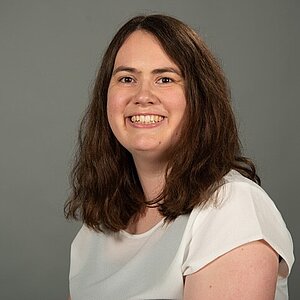 Dr. Julia Rath Dr. Julia Rath