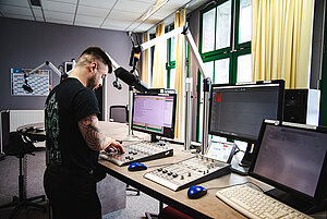 Tom im Radiostudio